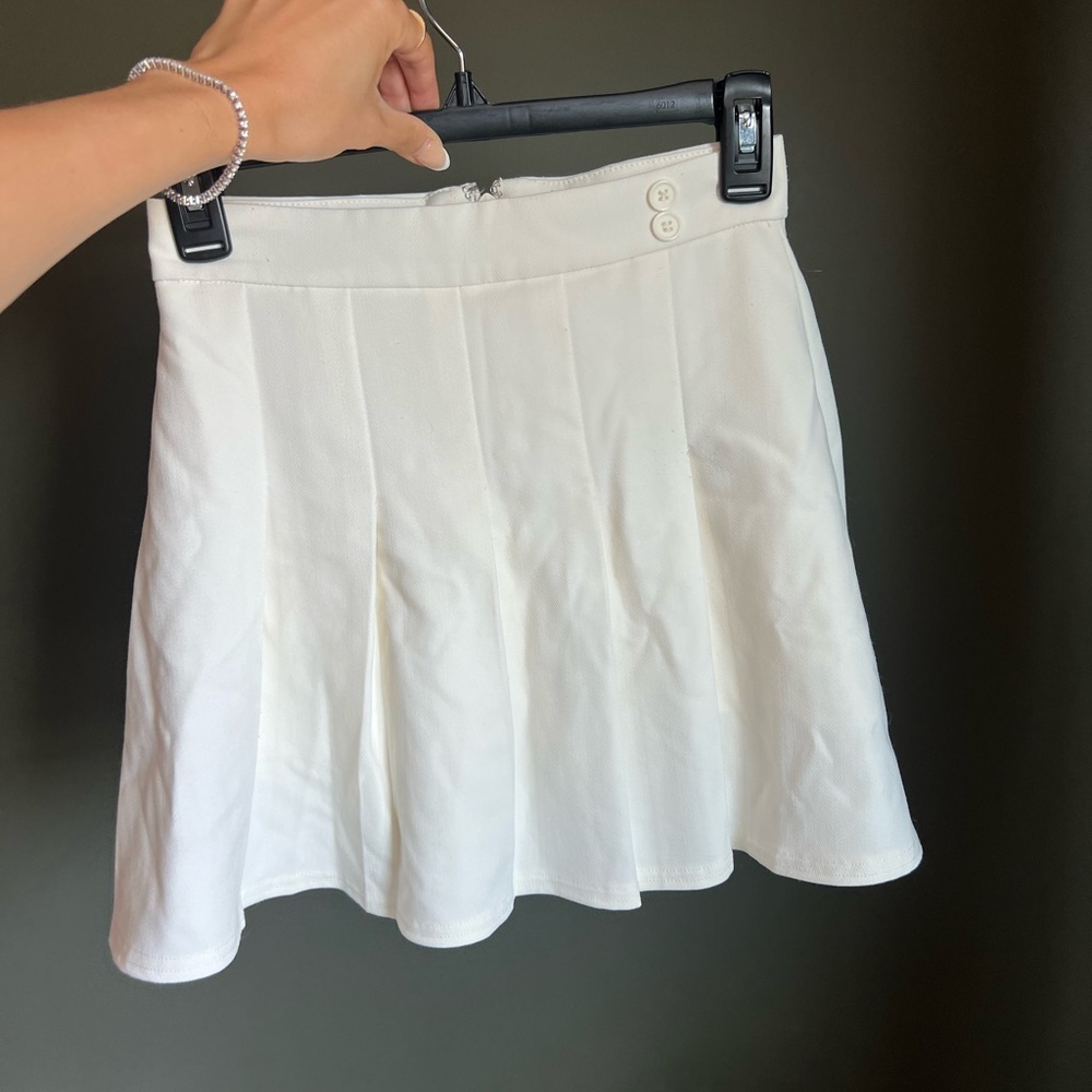 Danielle Bernstein skort size 0 cream